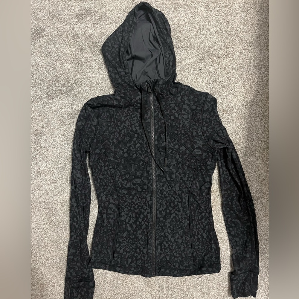 Lululemon Define Hooded Jacket Nulu Fabric Size 8 Black Leopard Print